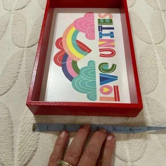 Love Unites tray/decor! Great condition. Has one tiny flaw - not noticeable - Picture 3 of 4